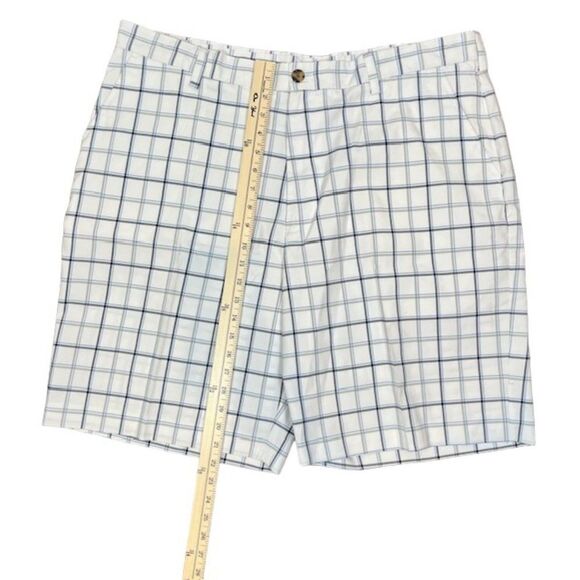 IZOD Golf X-Treme Function Men's Shorts Windowpane Plaid White w/Navy Gray 40 - Picture 3 of 9